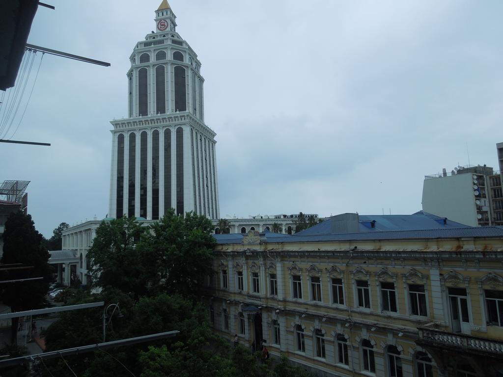 Nellie'S Apartment Batumi Esterno foto