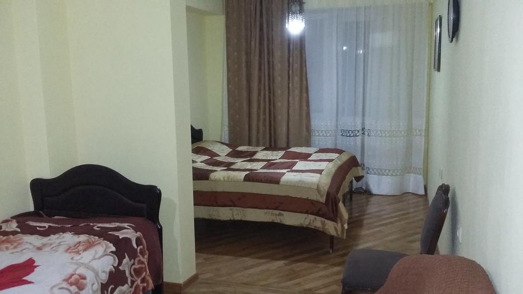 Nellie'S Apartment Batumi Esterno foto