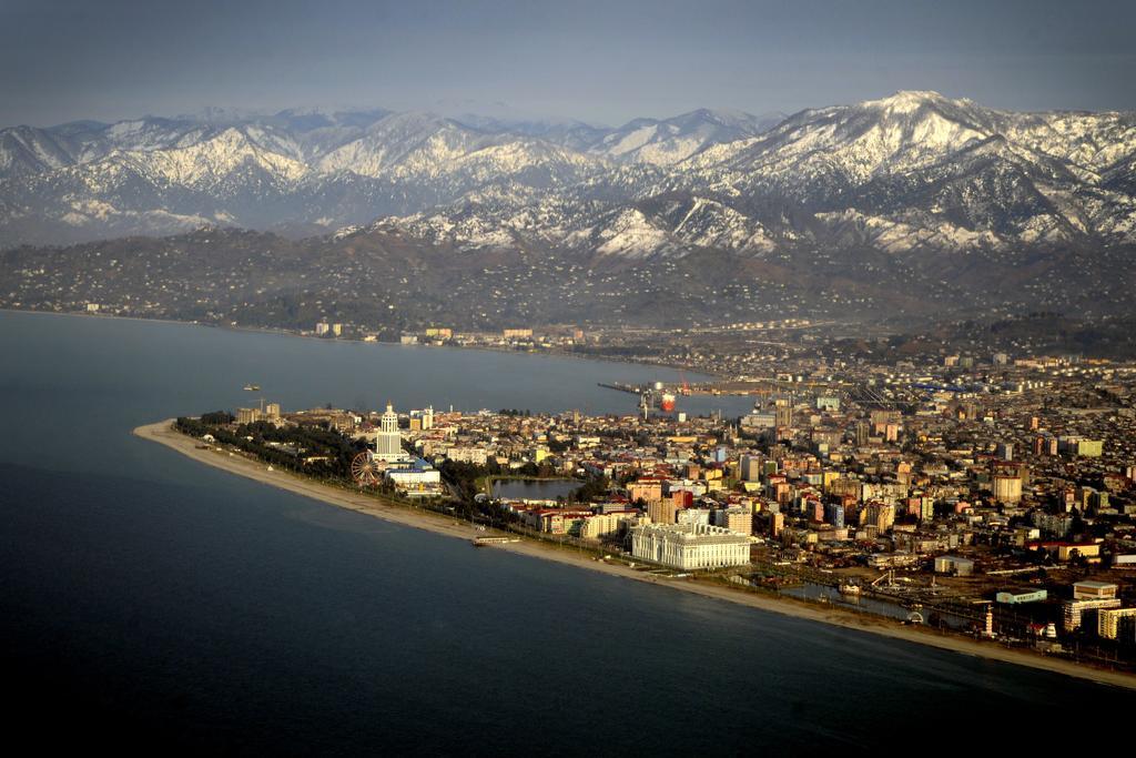 Nellie'S Apartment Batumi Esterno foto