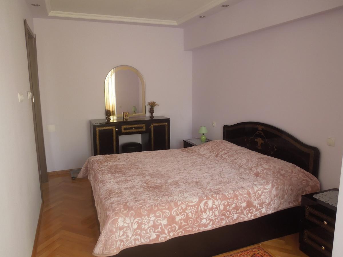 Nellie'S Apartment Batumi Esterno foto